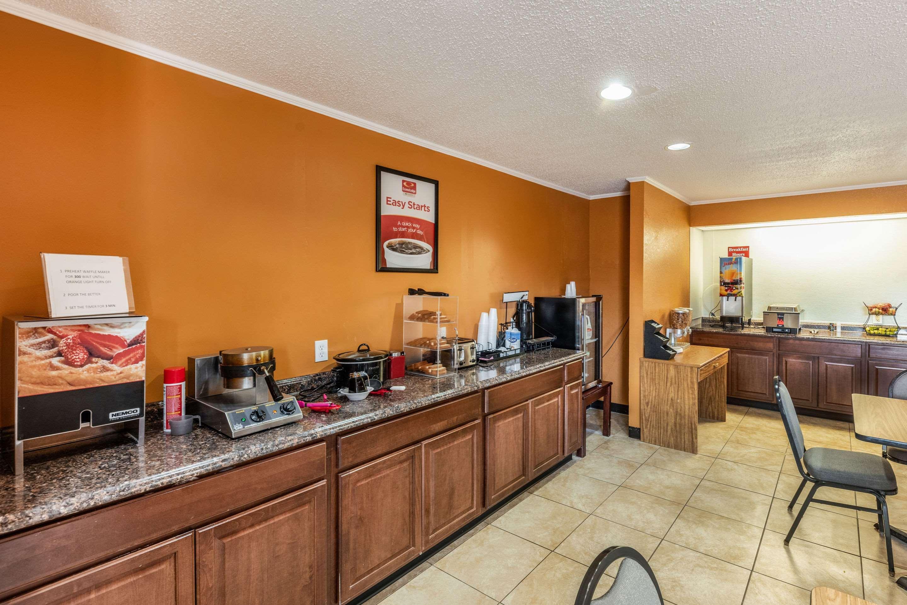 Econo Lodge Inn & Suites McKinney Exteriör bild