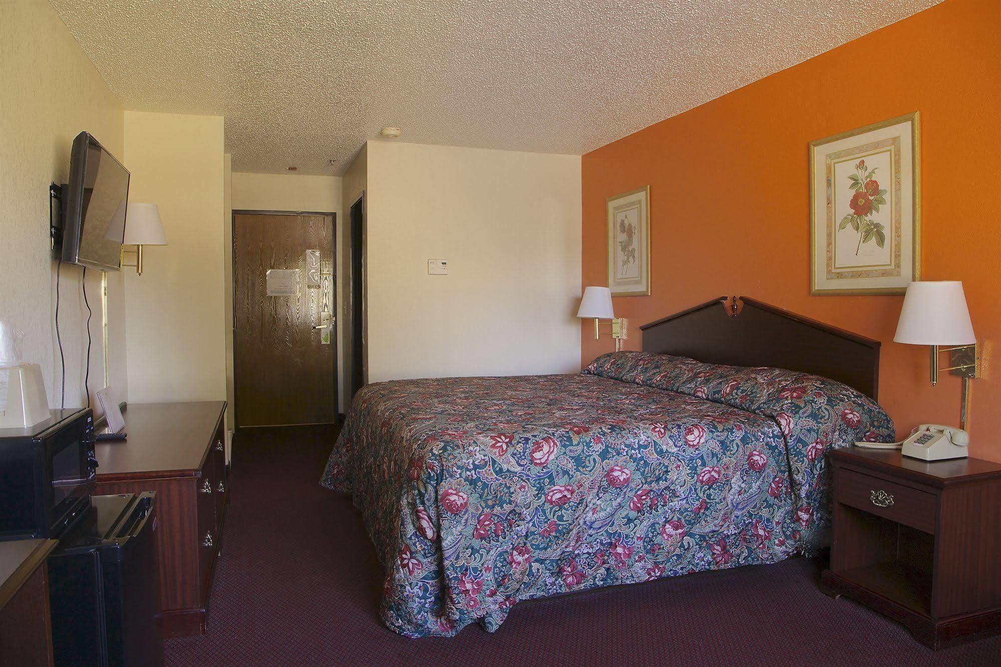 Econo Lodge Inn & Suites McKinney Exteriör bild